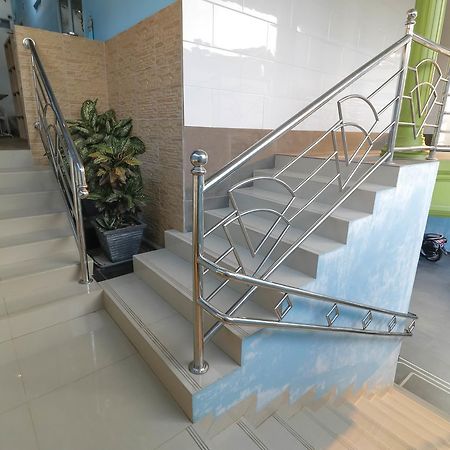 Hotel Reddoorz Near Nagoya Hill Batam Esterno foto