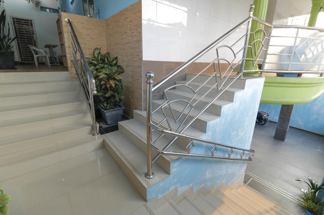 Hotel Reddoorz Near Nagoya Hill Batam Esterno foto