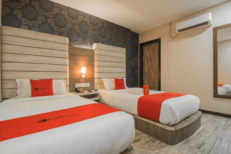 Hotel Reddoorz Near Nagoya Hill Batam Esterno foto
